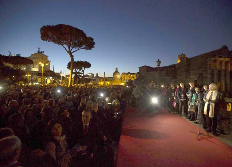 Fori, light show da Oscar by Storaro. La storia rivive con il linguaggio della luce Fori, light show da Oscar by Storaro. La storia rivive con il linguaggio della luce