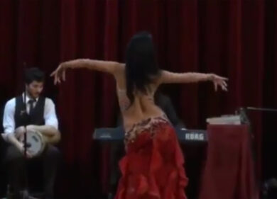 La danza del ventre al tempo degli schiavisti. Il finto ballo della Boldrini impazza sui social
