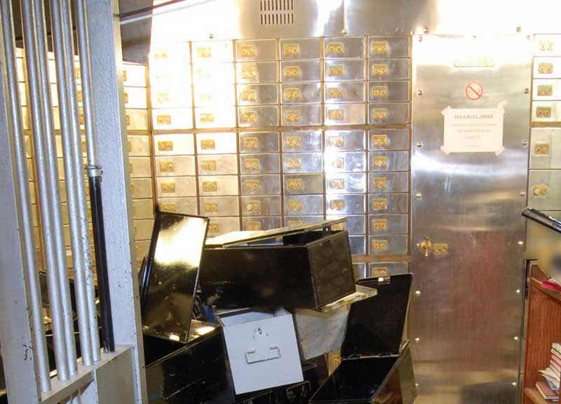Svaligiata la ‘via dei diamanti’ a Londra: maxi-furto da 275 milioni di euro. Foto Svaligiata la ‘via dei diamanti’ a Londra: maxi-furto da 275 milioni di euro. Foto