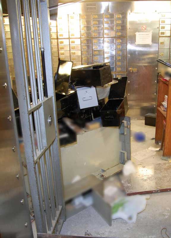 Svaligiata la ‘via dei diamanti’ a Londra: maxi-furto da 275 milioni di euro. Foto Svaligiata la ‘via dei diamanti’ a Londra: maxi-furto da 275 milioni di euro. Foto