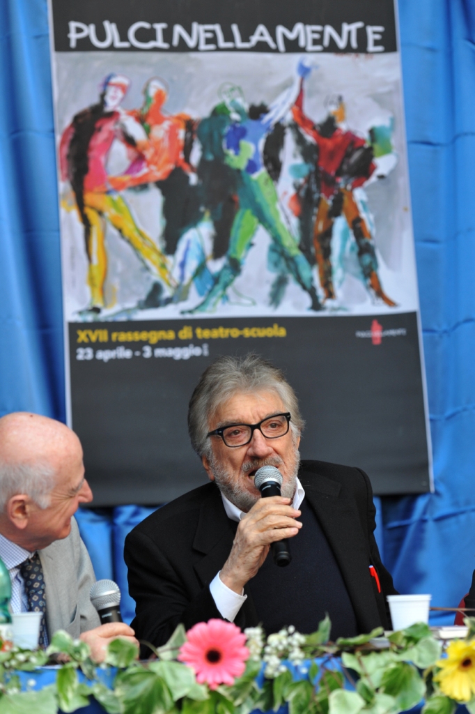 “Tenetevi caro questo tesoro”. La straordinaria testimonianza di Gigi Proietti a PulciNellaMente “Tenetevi caro questo tesoro”. La straordinaria testimonianza di Gigi Proietti a PulciNellaMente