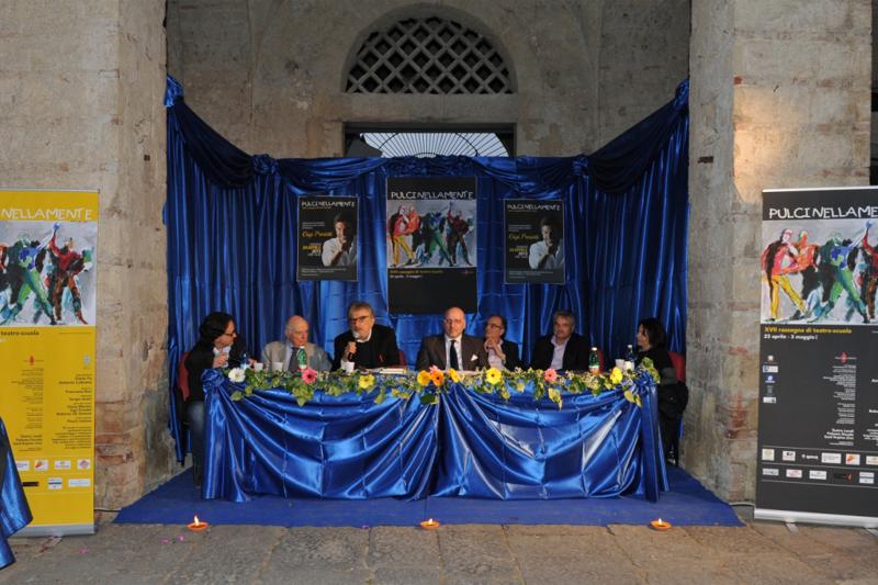 “Tenetevi caro questo tesoro”. La straordinaria testimonianza di Gigi Proietti a PulciNellaMente “Tenetevi caro questo tesoro”. La straordinaria testimonianza di Gigi Proietti a PulciNellaMente
