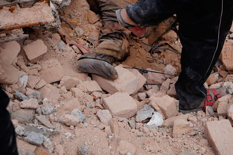 Nepal, altre 45 scosse: si temono 6mila morti. Anche 4 italiani Nepal, altre 45 scosse: si temono 6mila morti. Anche 4 italiani