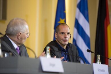 Grecia, Tsipras “commissaria” Varoufakis. Rimpasto nella squadra di negoziatori