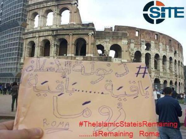 Isis: “Siamo nelle vostre strade”. Pizzini con foto di Milano e Roma Isis: “Siamo nelle vostre strade”. Pizzini con foto di Milano e Roma