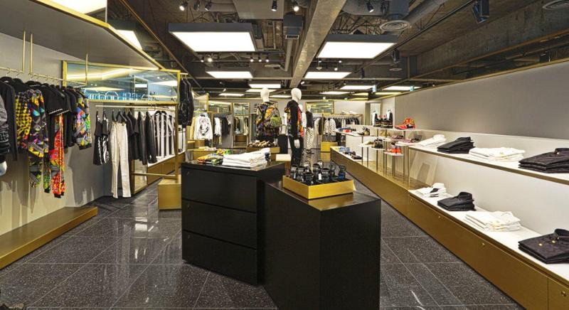 Versus Versace sbarca a Tokyo: prima boutique Versus Versace sbarca a Tokyo: prima boutique