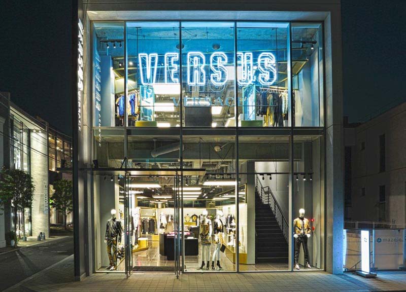 Versus Versace sbarca a Tokyo: prima boutique Versus Versace sbarca a Tokyo: prima boutique