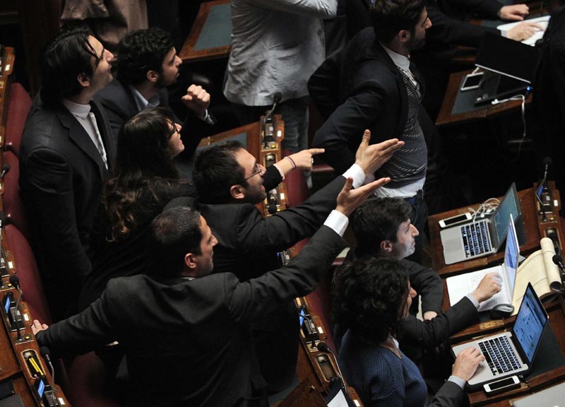Italicum, i calcoli di Renzi. Alla fiducia mancano 30-40 voti Italicum, i calcoli di Renzi. Alla fiducia mancano 30-40 voti