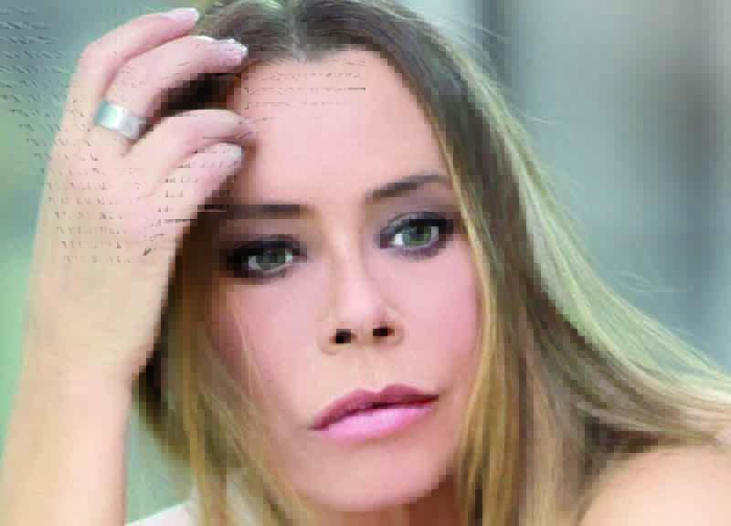 Barbara de Rossi apre il cuore ai suoi ricordi: in uscita l’autobiografia Barbara de Rossi apre il cuore ai suoi ricordi: in uscita l’autobiografia