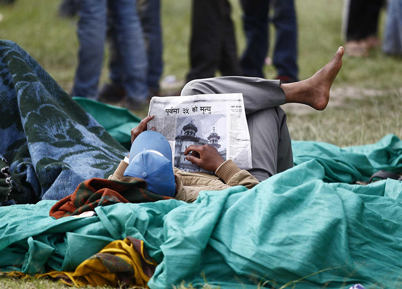 Nepal, due ragazzini salvati dalle macerie. Tre gli italiani dispersi Nepal, due ragazzini salvati dalle macerie. Tre gli italiani dispersi