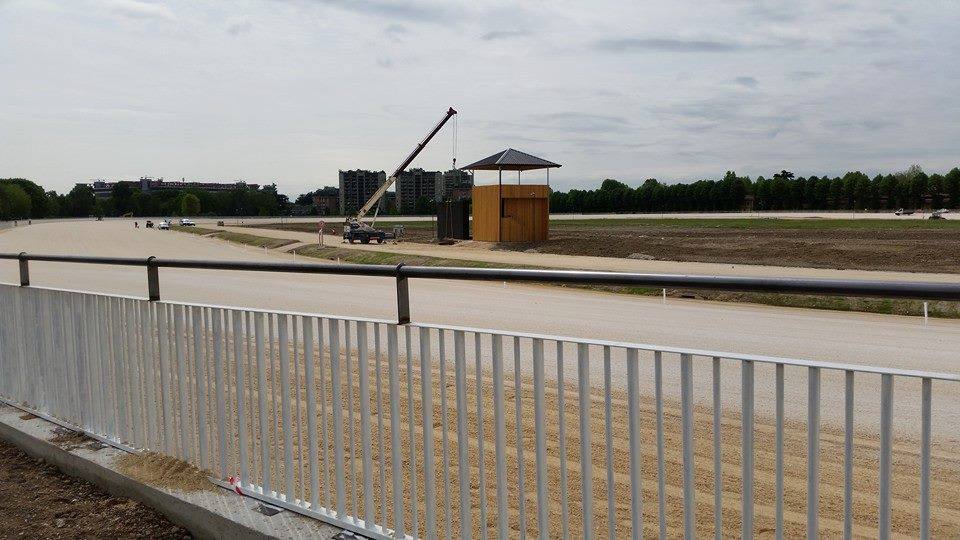 Ippica, il trotto delude gli appassionati (per ora). Le foto Ippica, il trotto delude gli appassionati (per ora). Le foto