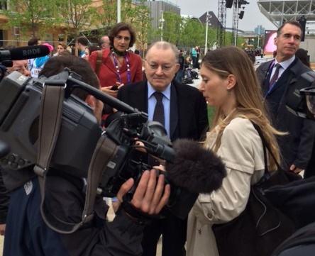 Inaugurazione Expo: Monti ignorato e la sfiga di entrare con Lapo. CATTIVERIE Inaugurazione Expo: Monti ignorato e la sfiga di entrare con Lapo. CATTIVERIE