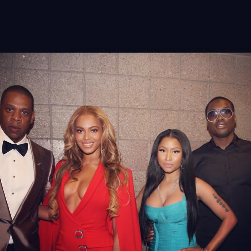 Beyoncé, scollatura da urlo a bordo ring. FOTO