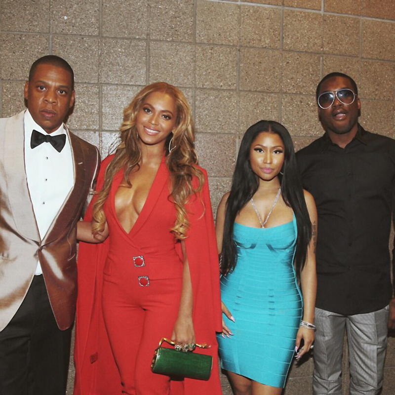 Beyoncé, scollatura da urlo a bordo ring. FOTO