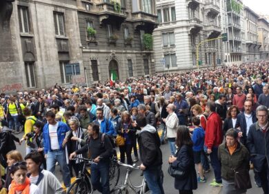 “Nessuno tocchi Milano”: 20mila in corteo