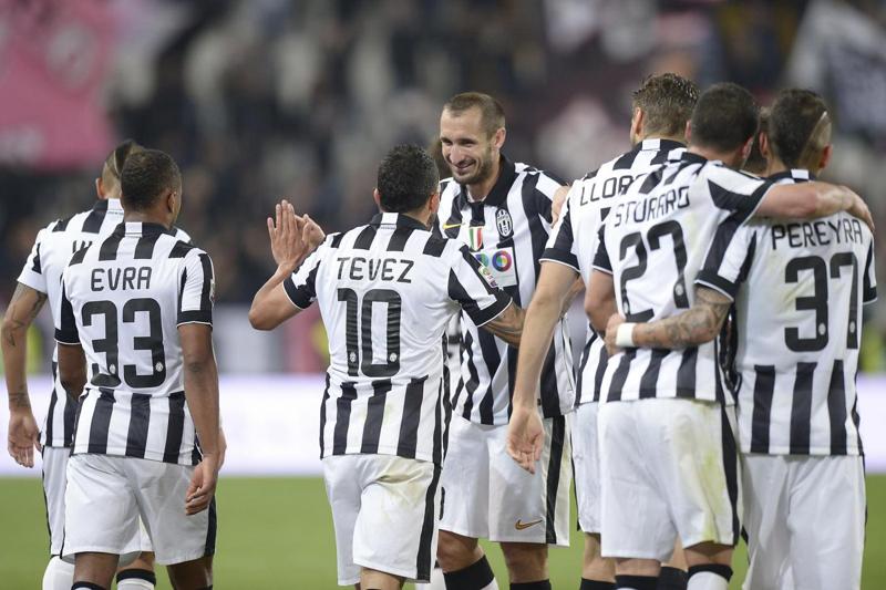 Tevez va al circo, mentre la Juventus lo blinda Tevez va al circo, mentre la Juventus lo blinda