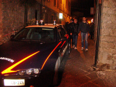 Omicidio-suicidio nel Cosentino, carabiniere pugnala a morte moglie e si spara