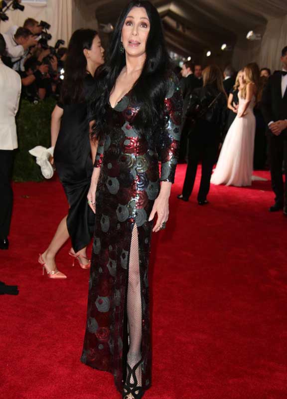 Met Gala 2015, Rihanna e l’abito chilometrico “frittatone” Met Gala 2015, Rihanna e l’abito chilometrico “frittatone”