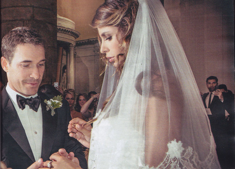 Canalis: “Sì, sono incinta. Ed è…”. E scherza con pancione finto