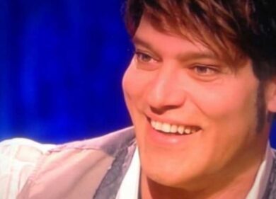 Continuano a far discutere i ritocchini di Garko. “Non avevi bisogno di niente di più”