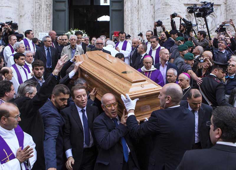 Due anni fa l’addio al divo Giulio Andreotti. Letta, Bisignani, Carra… Chi c’era a messa Due anni fa l’addio al divo Giulio Andreotti. Letta, Bisignani, Carra… Chi c’era a messa