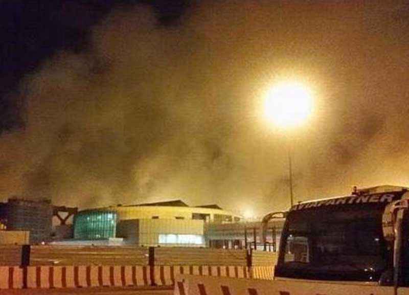 Scatta l’emergenza a Fiumicino. Incendio e fumo: scalo chiuso Scatta l’emergenza a Fiumicino. Incendio e fumo: scalo chiuso