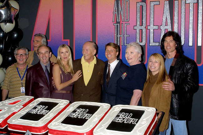Beautiful, la soap ha festeggiato le 7mila puntate. Le scene cult Beautiful, la soap ha festeggiato le 7mila puntate. Le scene cult