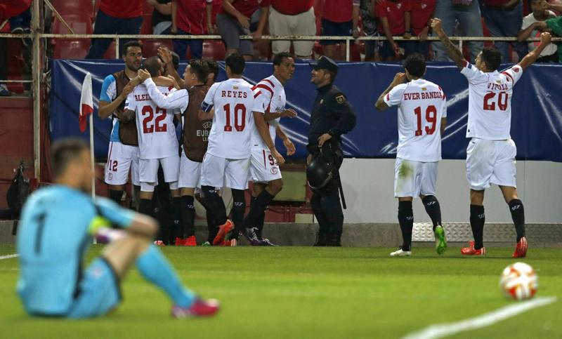 Fiorentina affonda a Siviglia. Montella crede nella remuntada Fiorentina affonda a Siviglia. Montella crede nella remuntada