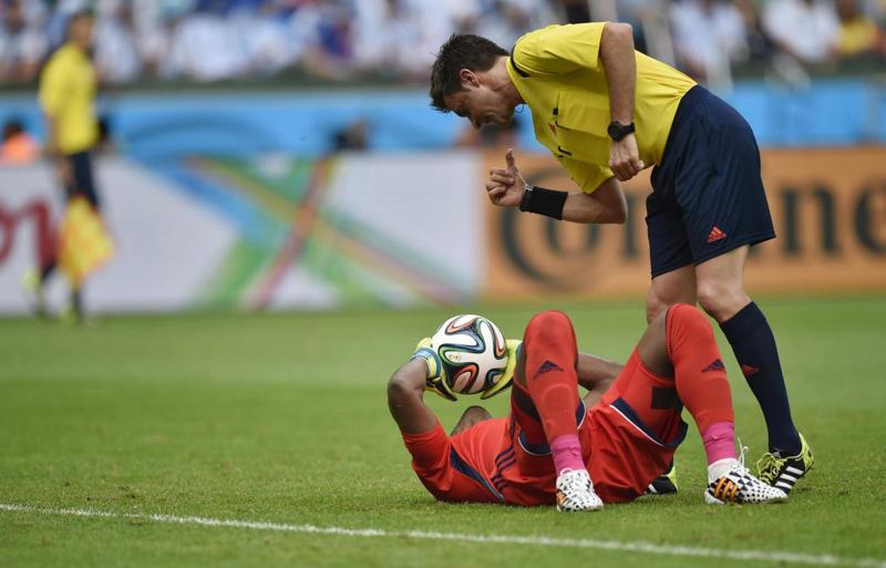Rizzoli racconta: “Quello scambio di pestone-gomitata con Ibra…” Rizzoli racconta: “Quello scambio di pestone-gomitata con Ibra…”