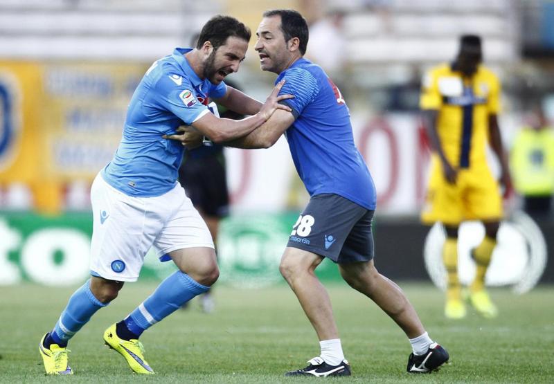 Parma-Napoli, Benitez squalificato e ammenda Higuain. Le motivazioni Parma-Napoli, Benitez squalificato e ammenda Higuain. Le motivazioni