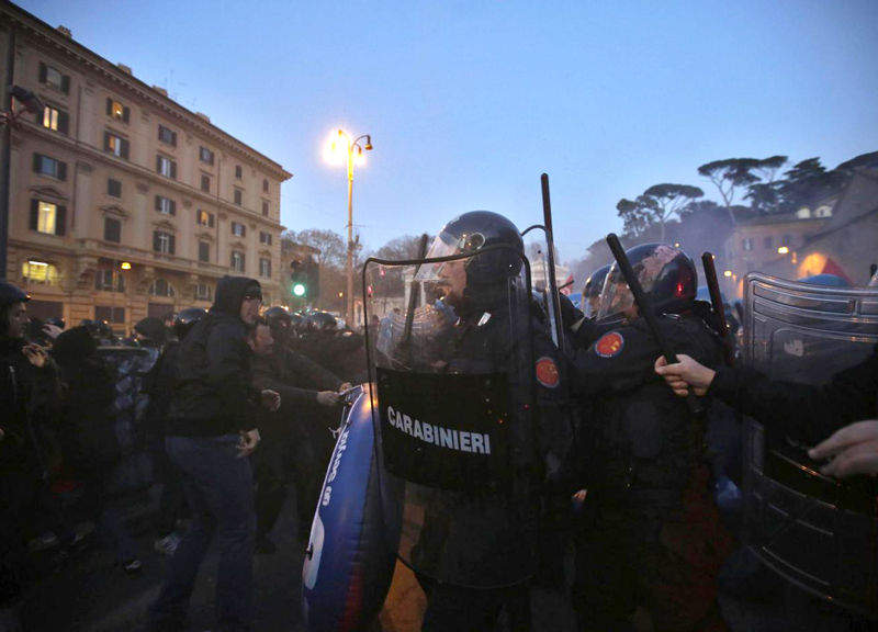 Boom di furti, borseggi e droga. Il Censis: “Roma fa paura” Boom di furti, borseggi e droga. Il Censis: “Roma fa paura”