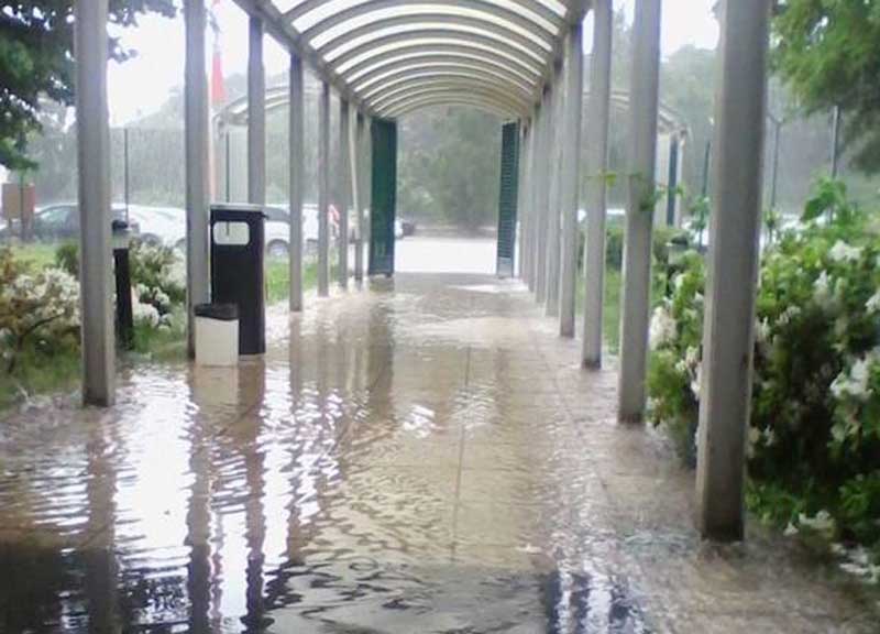 Malpensa, bomba d’acqua e aeroporto chiuso un’ora: nubifragio a Milano Malpensa, bomba d’acqua e aeroporto chiuso un’ora: nubifragio a Milano