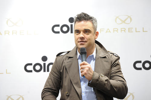 Robbie Williams e la moglie accusati di molestie sessuali Robbie Williams e la moglie accusati di molestie sessuali