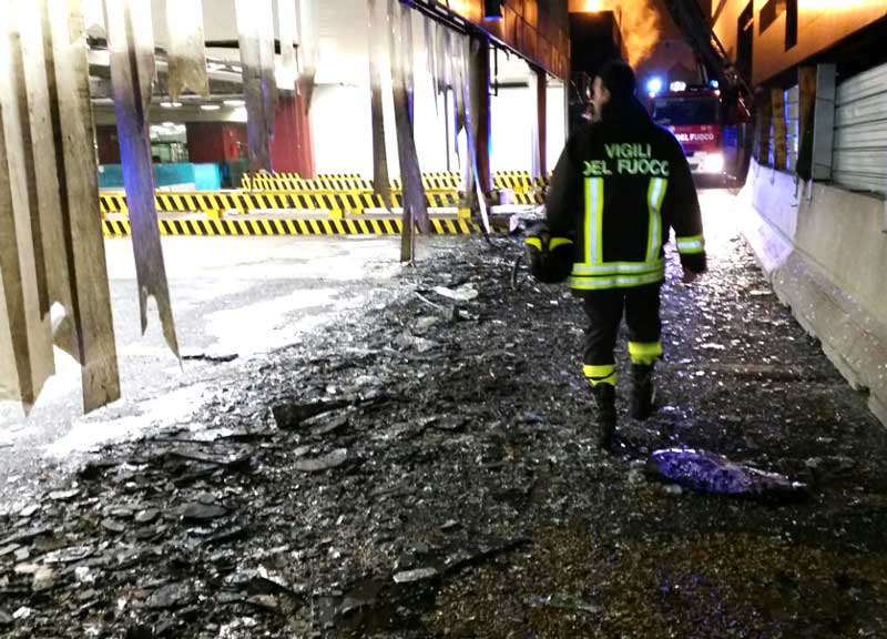 Rogo Fiumicino, indagati 5 operai. Quadro elettrico raffredato col condizionatore