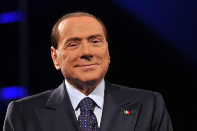 Berlusconi e i cinesi: “Xi Jinping vuole che resti con nel Milan”