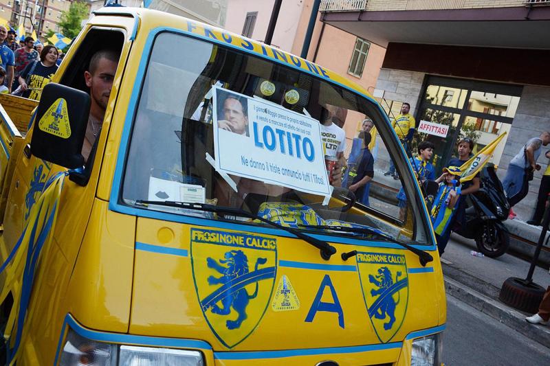 Frosinone in serie A, la tragedia ai festeggiamenti: grave un neonato Frosinone in serie A, la tragedia ai festeggiamenti: grave un neonato