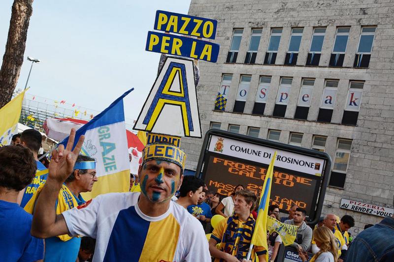 Frosinone in serie A, la tragedia ai festeggiamenti: grave un neonato Frosinone in serie A, la tragedia ai festeggiamenti: grave un neonato
