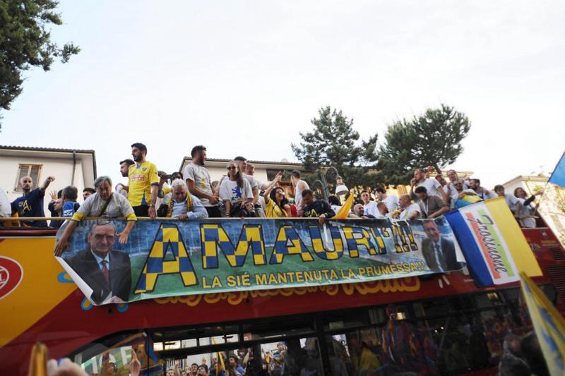 Frosinone in serie A, la tragedia ai festeggiamenti: grave un neonato Frosinone in serie A, la tragedia ai festeggiamenti: grave un neonato