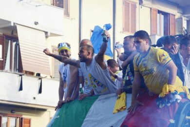 Frosinone in serie A, la tragedia ai festeggiamenti: grave un neonato