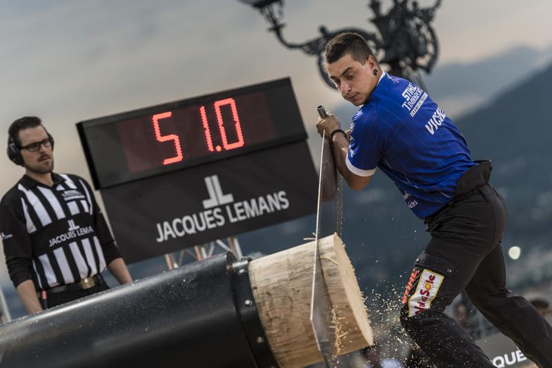 Brad Delosa fa il record mondiale: è lui il numero uno dei falegnami Brad Delosa fa il record mondiale: è lui il numero uno dei falegnami