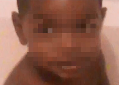 Cinque ragazzini massacrano bimbo