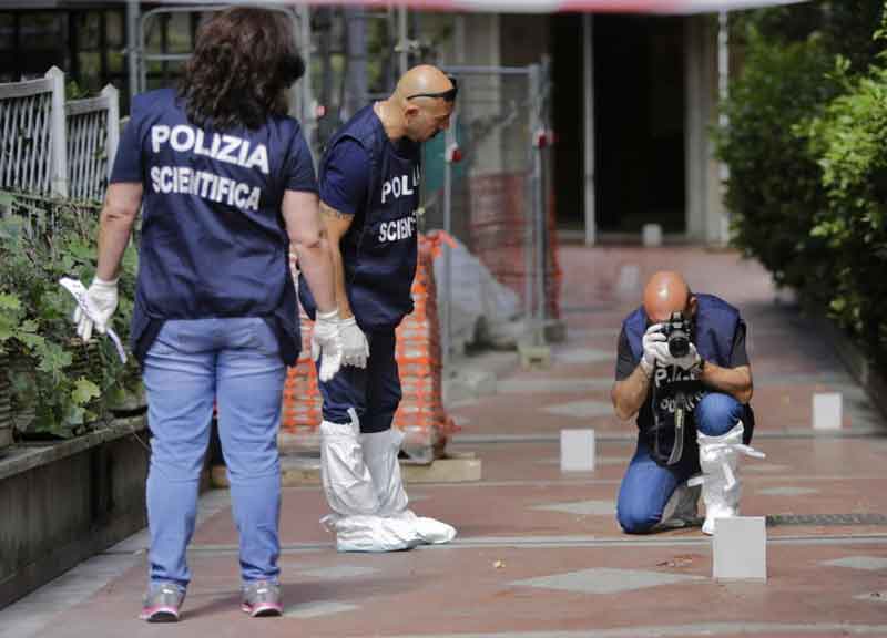 Litiga col vicino di casa e lo uccide. Trovato morto in una pozza di sangue Litiga col vicino di casa e lo uccide. Trovato morto in una pozza di sangue
