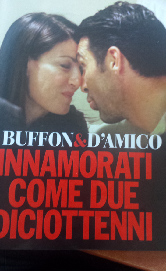 Buffon e Ilaria D’Amico che baci da… Champions. Le foto Buffon e Ilaria D’Amico che baci da… Champions. Le foto