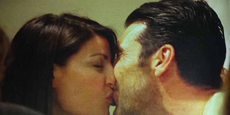 Buffon e Ilaria D’Amico che baci da… Champions. Le foto Buffon e Ilaria D’Amico che baci da… Champions. Le foto