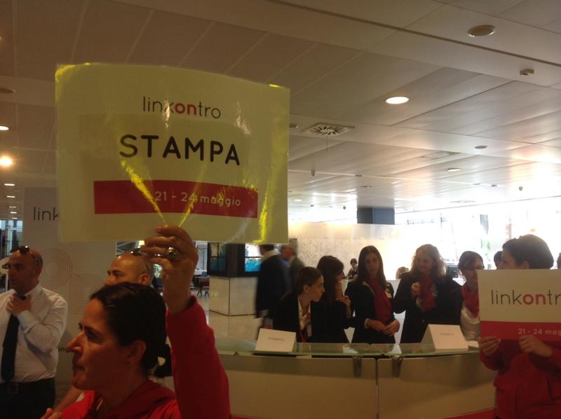 Gli italiani scelgono cibi sani ma non rinunciano al gusto. Fantasia, AD Nielsen: alimentare traina la ripresa Gli italiani scelgono cibi sani ma non rinunciano al gusto. Fantasia, AD Nielsen: alimentare traina la ripresa