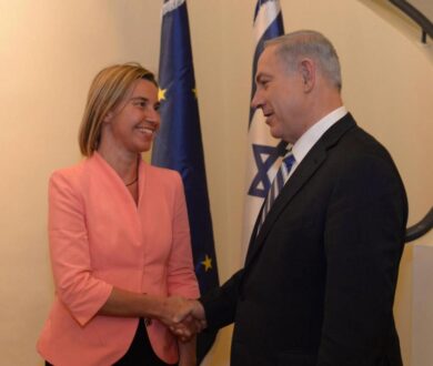 Mogherini in Israele da Netanyahu. E lui si sconfessa: “Sì ai due Stati”