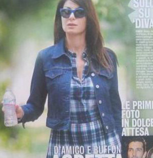 Buffon-D’Amico e il bebè: le foto del pancino dividono la rete Buffon-D’Amico e il bebè: le foto del pancino dividono la rete