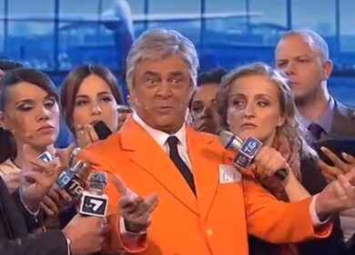 Crozza imita Formigoni e la sfuriata in aeroporto. Video