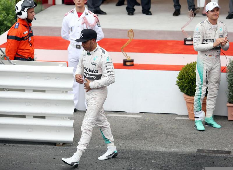 Gp Montecarlo: autogol Mercedes, Hamilton 3°. Lauda: “Inaccettabile” Gp Montecarlo: autogol Mercedes, Hamilton 3°. Lauda: “Inaccettabile”