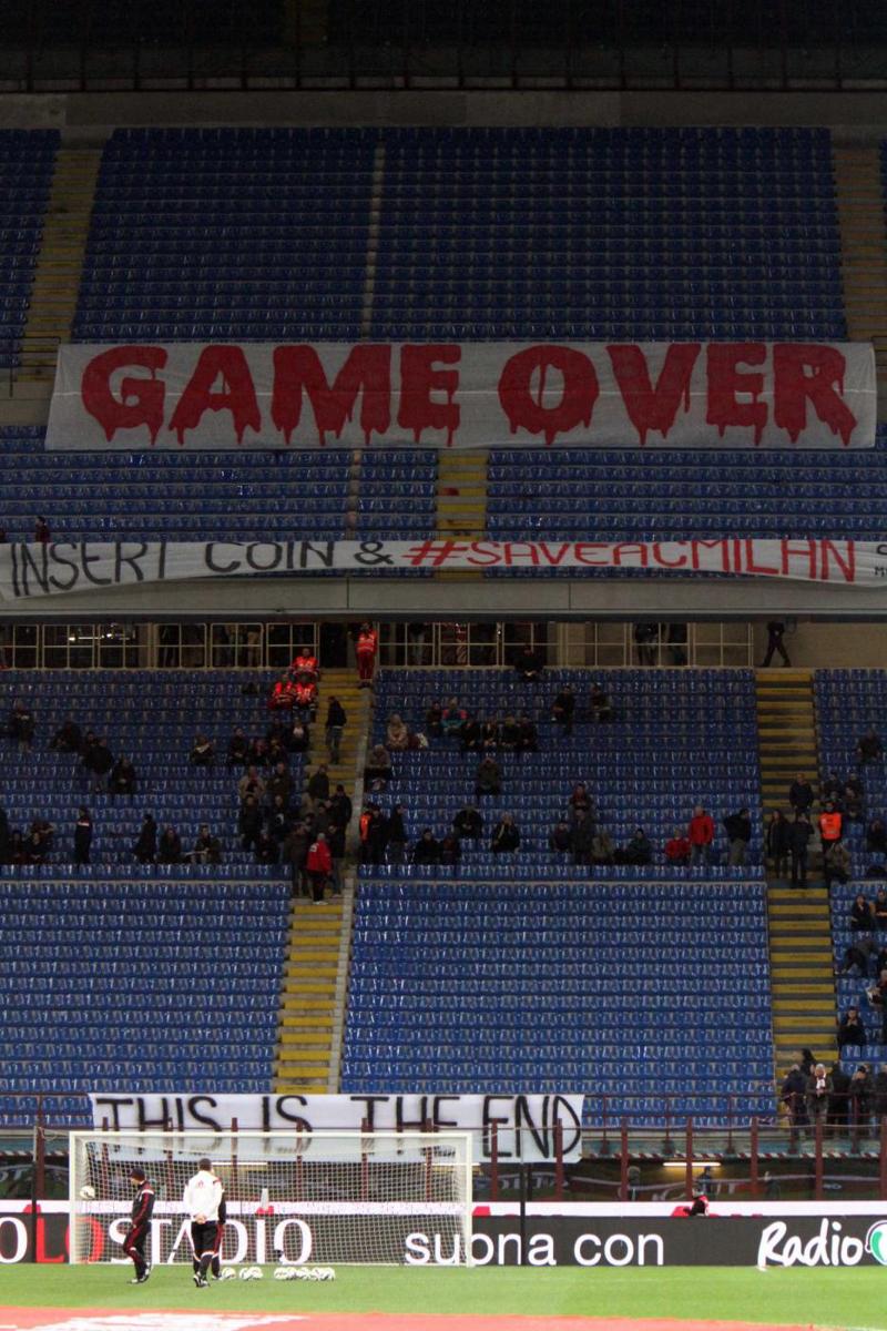 Milan, la Curva Sud: “Berlusconi fai campagna acquisti o elettorale?”